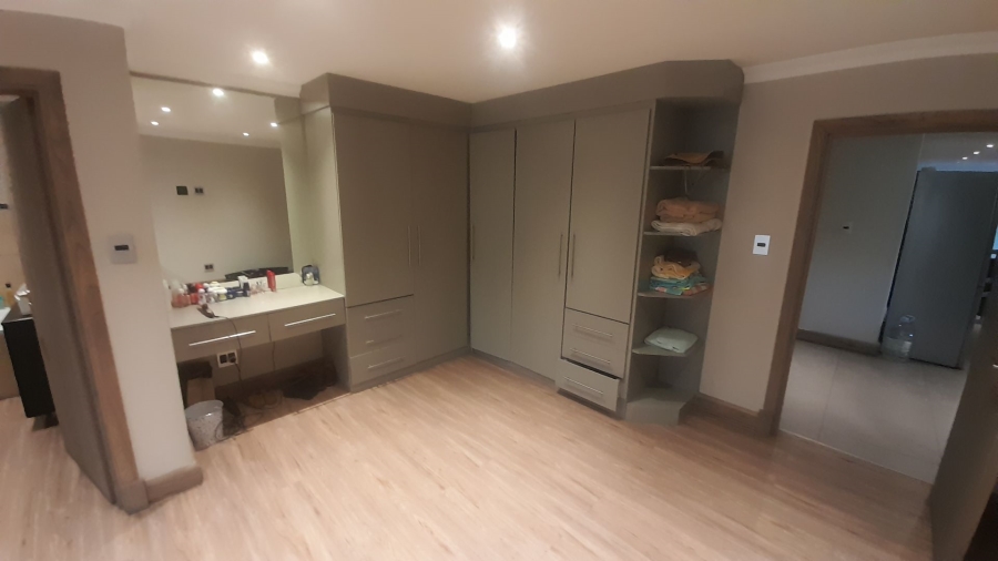 6 Bedroom Property for Sale in Birdwood Estate North West